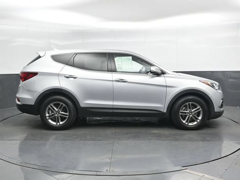Used 2017 Hyundai Santa Fe Sport FWD image 4