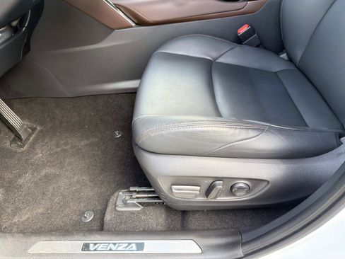 Used 2023 Toyota Venza XLE AWD/4WD image 16