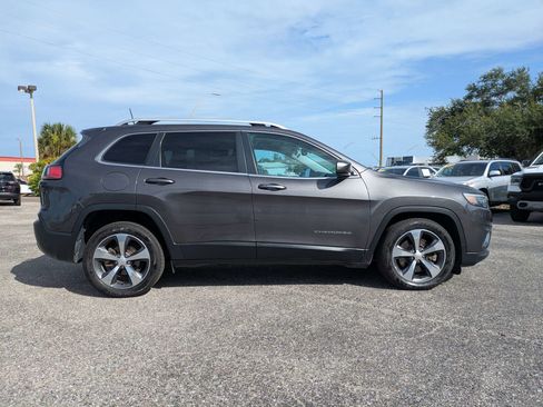 Used 2019 Jeep Cherokee Limited FWD image 4