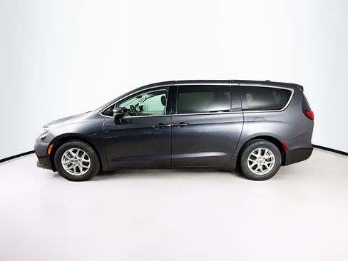 Used 2023 Chrysler Pacifica Touring-L FWD image 7