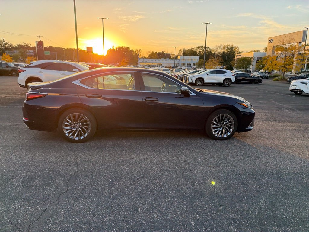 Used 2025 Lexus ES 350 w/ Luxury Package FWD image 14