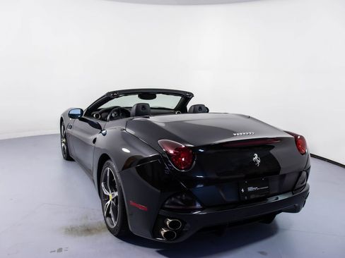 Used 2014 Ferrari California image 25