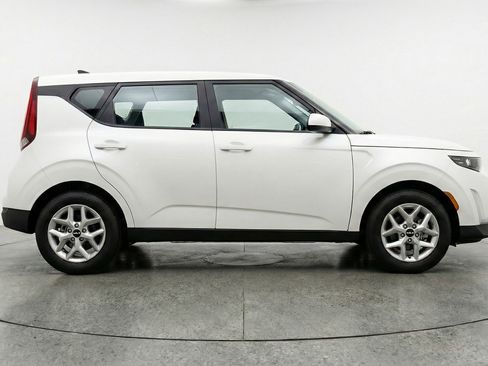 Used 2025 Kia Soul LX w/ LX Technology Package image 11