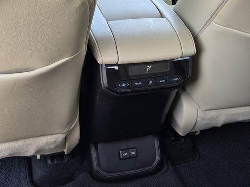 Used 2023 Toyota Highlander XLE FWD image 29