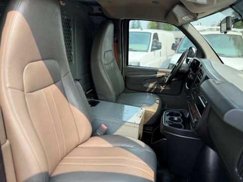 Used 2014 Chevrolet Express 2500 RWD image 17