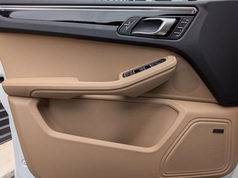 Certified 2026 Porsche Macan AWD/4WD image 14