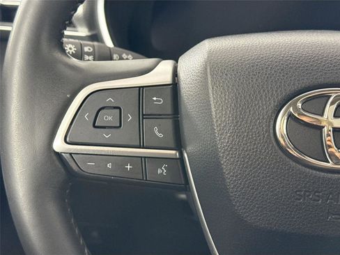 Used 2023 Toyota Highlander Platinum FWD image 18