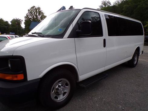 Used 2017 Chevrolet Express 3500 LS RWD image 5