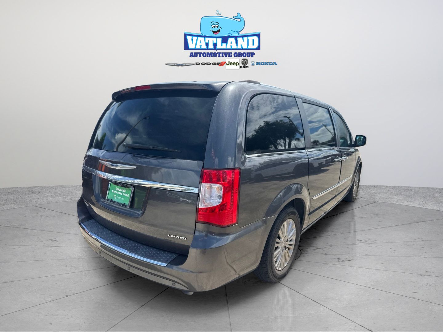 Certified 2016 Chrysler Town & Country Limited FWD image 43