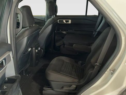 Used 2020 Ford Explorer XLT image 13