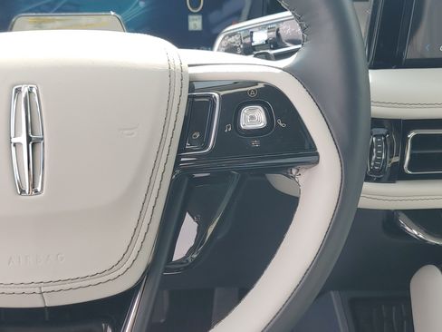 New 2026 Lincoln Aviator Reserve AWD/4WD image 17