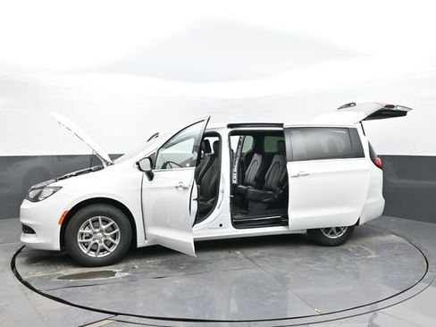 New 2026 Chrysler Voyager LX image 61