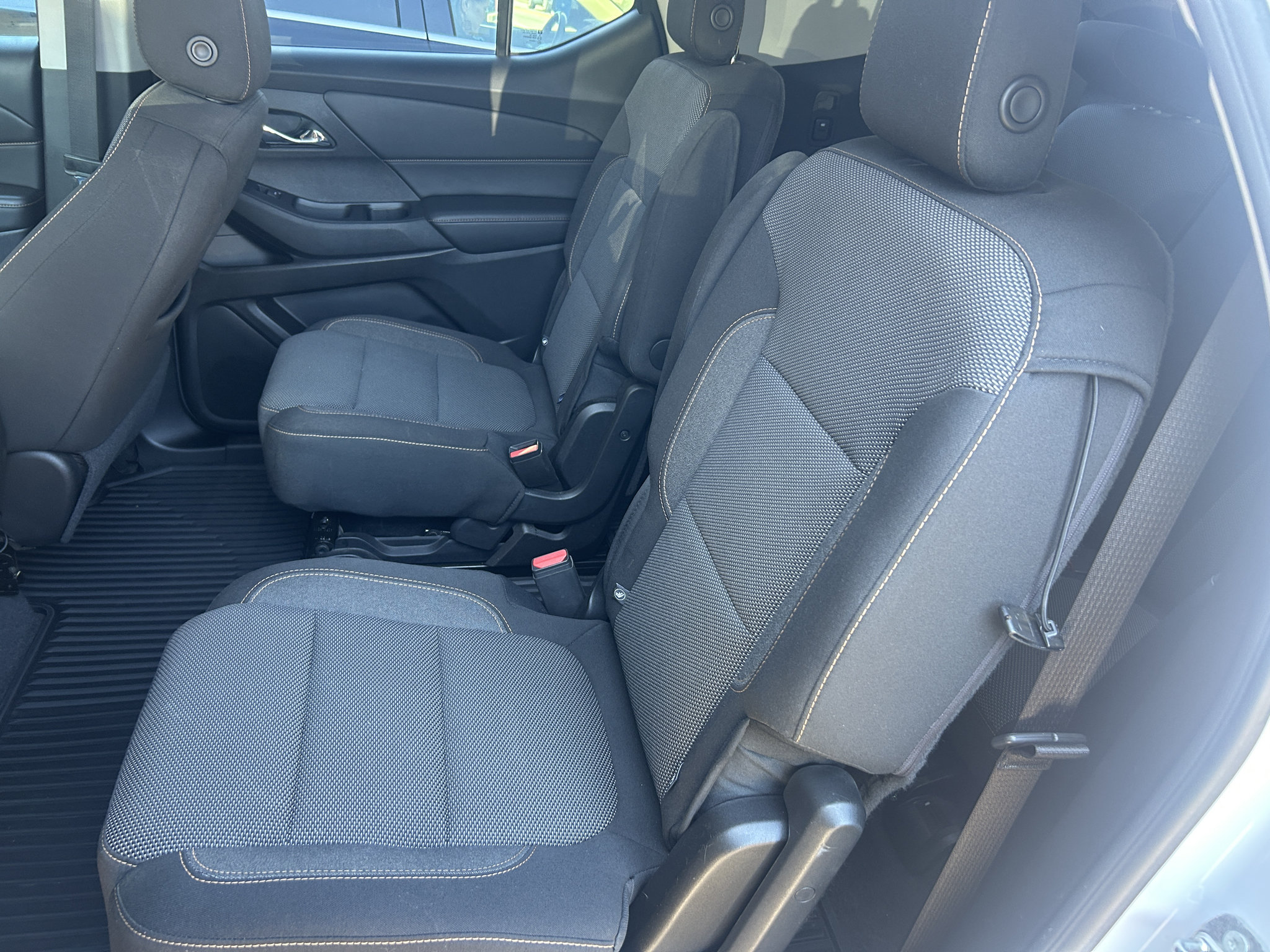Used 2018 Chevrolet Traverse LT FWD image 15
