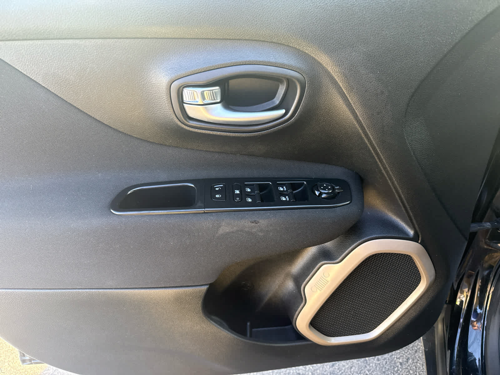 Used 2016 Jeep Renegade Sport w/ Power & Air Group FWD image 10