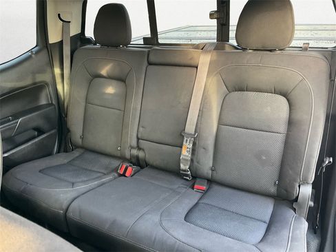 Used 2022 Chevrolet Colorado LT w/ LT Convenience Package image 9