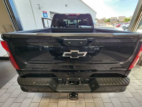 Used 2025 Chevrolet Silverado 1500 ZR2 w/ Dark Appearance Package AWD/4WD image 5