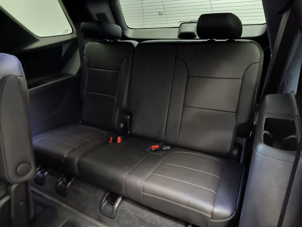 Used 2023 Chevrolet Traverse Premier AWD/4WD image 26