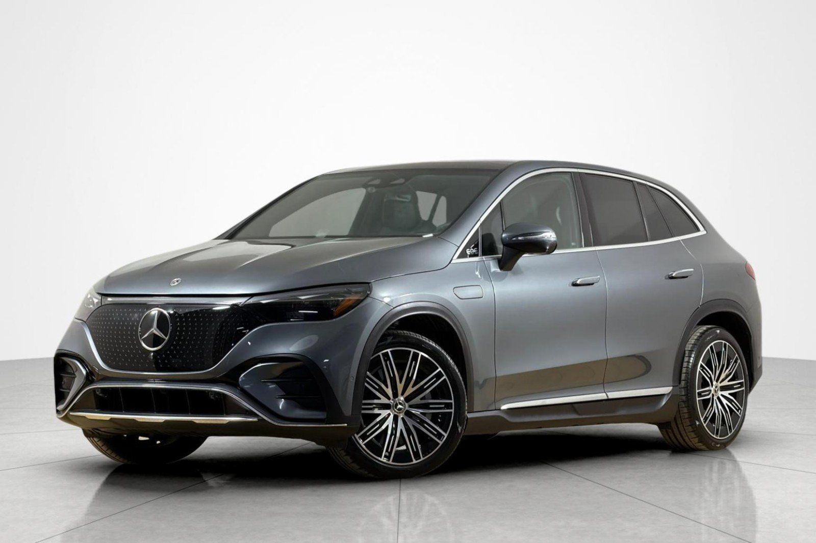 Used 2023 Mercedes-Benz EQE 500 4MATIC SUV w/ Pinnacle Trim Package image 1
