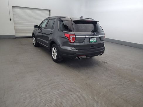 Used 2018 Ford Explorer XLT FWD image 5