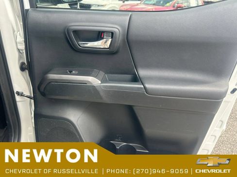 Used 2016 Toyota Tacoma TRD Off-Road w/ Towing Package AWD/4WD image 29