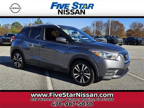 Used 2020 Nissan Kicks SV image 1