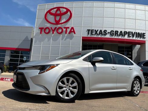 Used 2025 Toyota Corolla LE FWD image 2