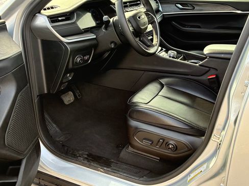 Used 2024 Jeep Grand Cherokee L Limited w/ Luxury Tech Group II AWD/4WD image 15
