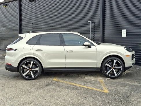 Used 2025 Porsche Cayenne w/ Premium Package Plus image 8