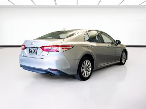 Used 2020 Toyota Camry LE w/ Carpet Mat Package FWD image 4