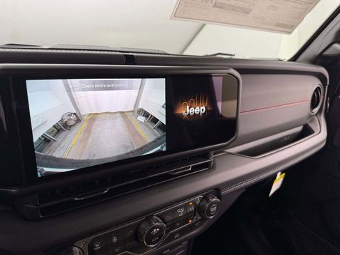 New 2025 Jeep Wrangler Rubicon w/ Convenience Group image 29