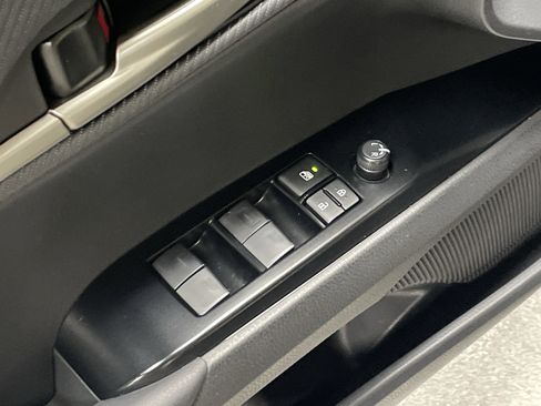 Used 2025 Toyota Camry SE image 23