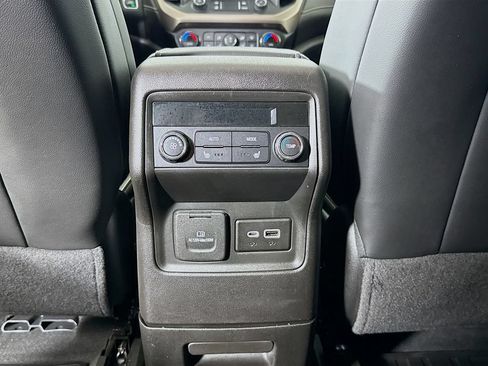 Used 2023 GMC Acadia Denali w/ Denali Ultimate Package AWD/4WD image 30