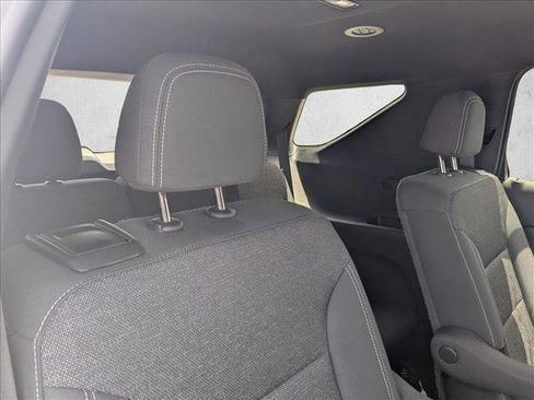 Used 2024 Chevrolet Traverse LT FWD image 19