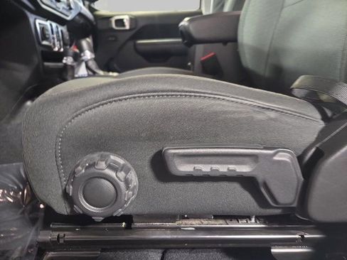 Used 2022 Jeep Wrangler Unlimited Sport AWD/4WD image 28