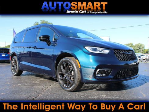 Used 2023 Chrysler Pacifica Limited w/ Uconnect Theater Family Group AWD/4WD image 1