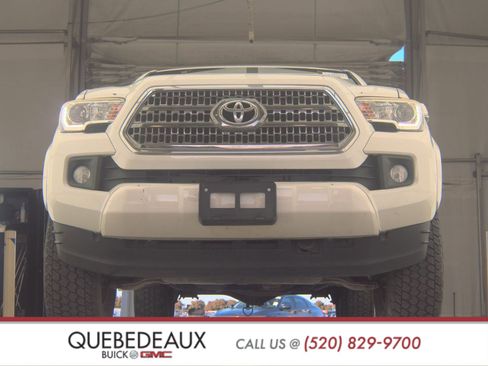 Used 2017 Toyota Tacoma TRD Sport image 3