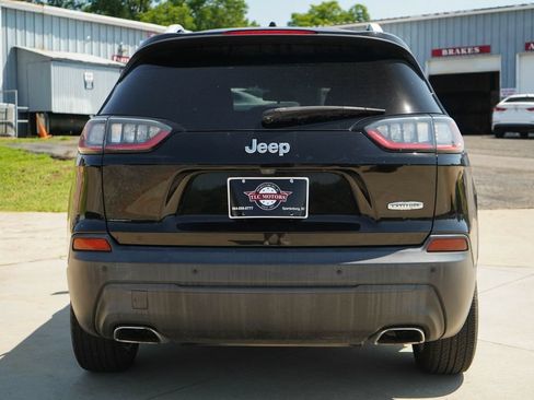 Used 2019 Jeep Cherokee Latitude Plus FWD image 19