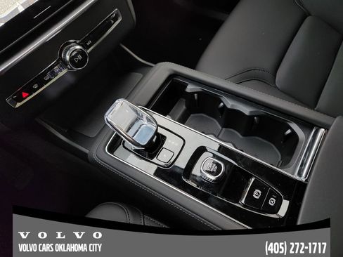 New 2025 Volvo XC90 T8 Plus w/ Protection Package Premier image 19