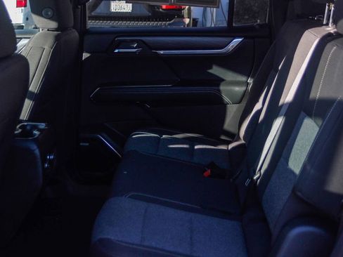 Used 2025 GMC Acadia Elevation image 18