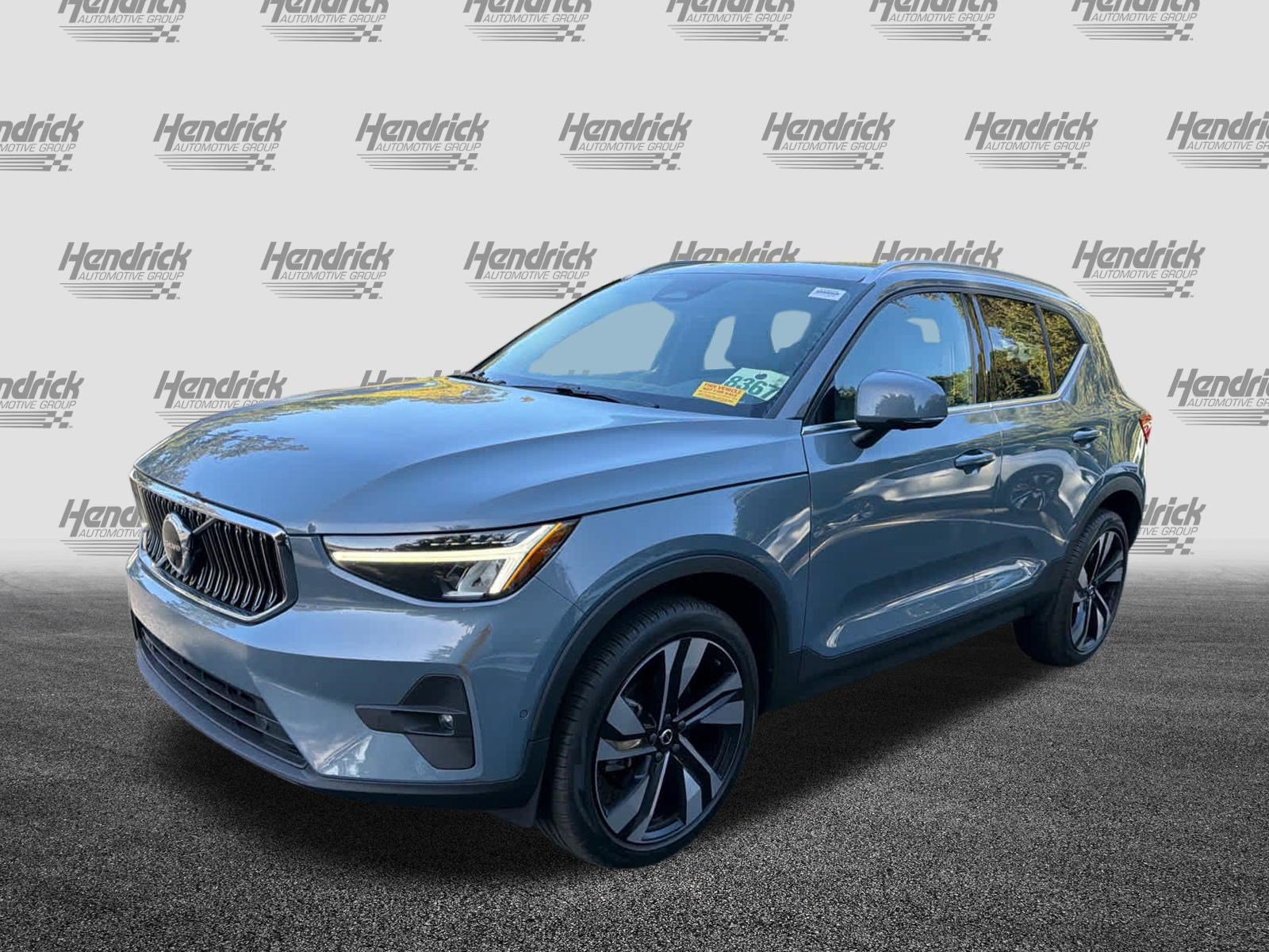 Used 2023 Volvo XC40 B4 Plus w/ Protection Package Premier FWD image 6