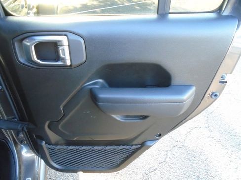 Certified 2024 Jeep Gladiator Mojave w/ Technology Group image 9