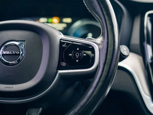 Used 2019 Volvo S60 T8 R-Design image 19