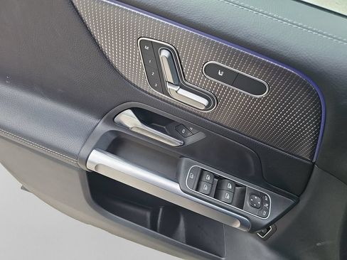 Used 2023 Mercedes-Benz GLB 250 w/ Premium Package image 26
