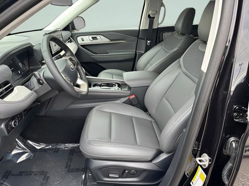 New 2026 Ford Explorer Active w/ Active Comfort Package image 9