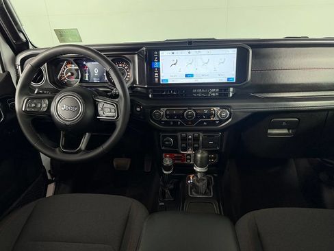 Certified 2025 Jeep Wrangler Unlimited Rubicon w/ Convenience Group AWD/4WD image 33