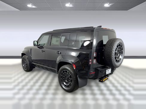 New 2026 Land Rover Defender 110 OCTA image 3