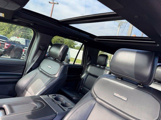 Used 2025 Ford Expedition Platinum w/ Stealth Performance Package AWD/4WD image 4