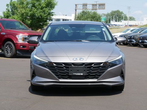 Used 2023 Hyundai Elantra SEL w/ Convenience Package FWD image 3