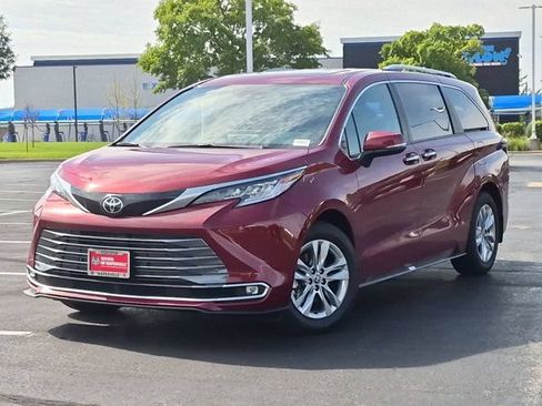 Used 2026 Toyota Sienna Limited AWD/4WD image 2