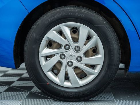 Used 2017 Hyundai Elantra SE FWD image 16